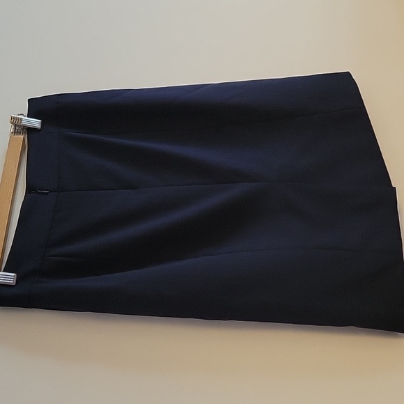 CLOSET CLEAROUT | J Crew Factory | Original Fit Pinstriped Pencil Skirt | Size 4 - Picture 4 of 7